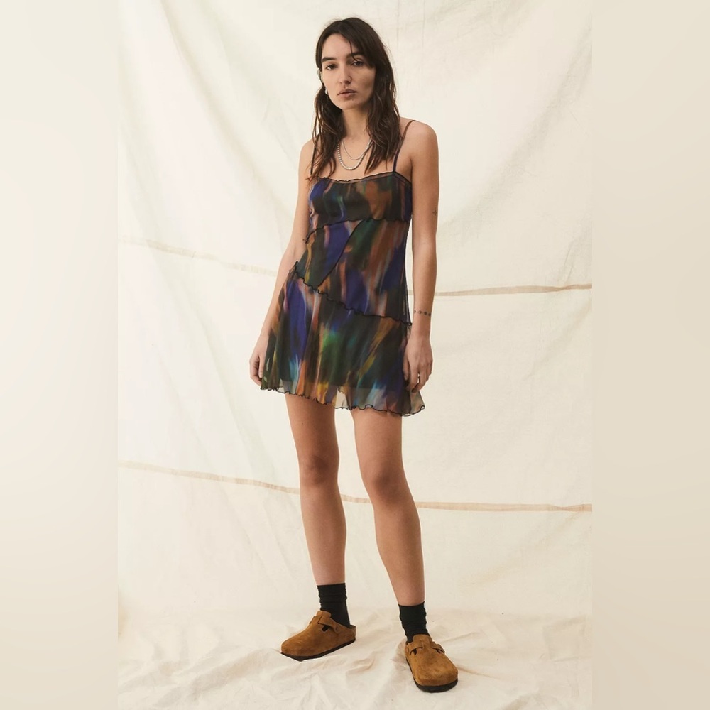URBAN OUTFITTERS | MEDIUM MOXIE MESH LINED MINI SLIP DRESS IN MULTI COLOR